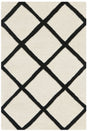 Safavieh Chatham 2'-0" x 3'-0" Rug in Ivory / Black