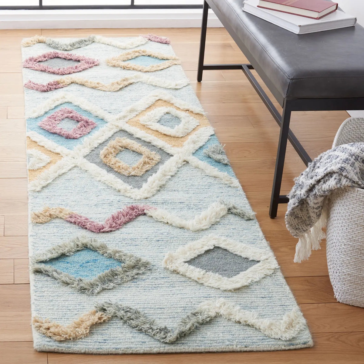 Safavieh Kenya 2'-3" x 8'-0" Rug in Grey / Ivory
