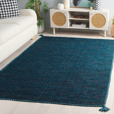 Safavieh Montauk 4'-0" x 6'-0" Rug in Blue / Black