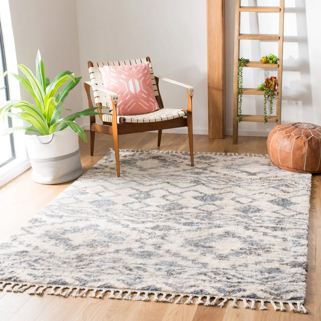 Safavieh Berber Fringe Shag 4'-0" x 6'-0" Rug in Cream / Navy