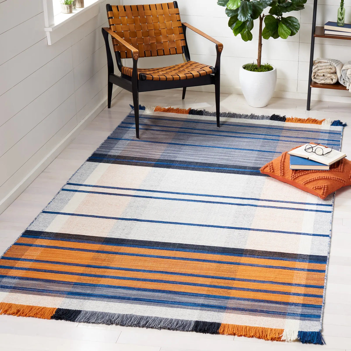 Safavieh Striped Kilim 4'-0" x 6'-0" Rug in Orange / Blue