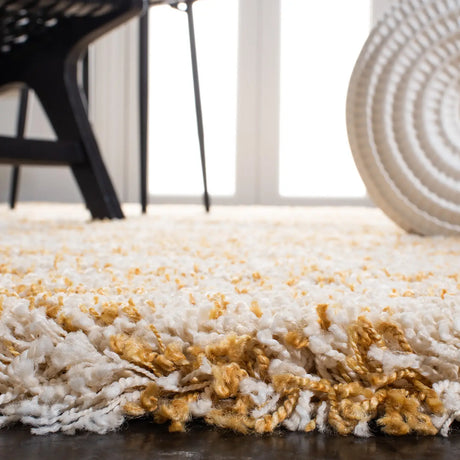 Safavieh Hudson Shag 4'-0" x 6'-0" Rug in Ivory / Gold