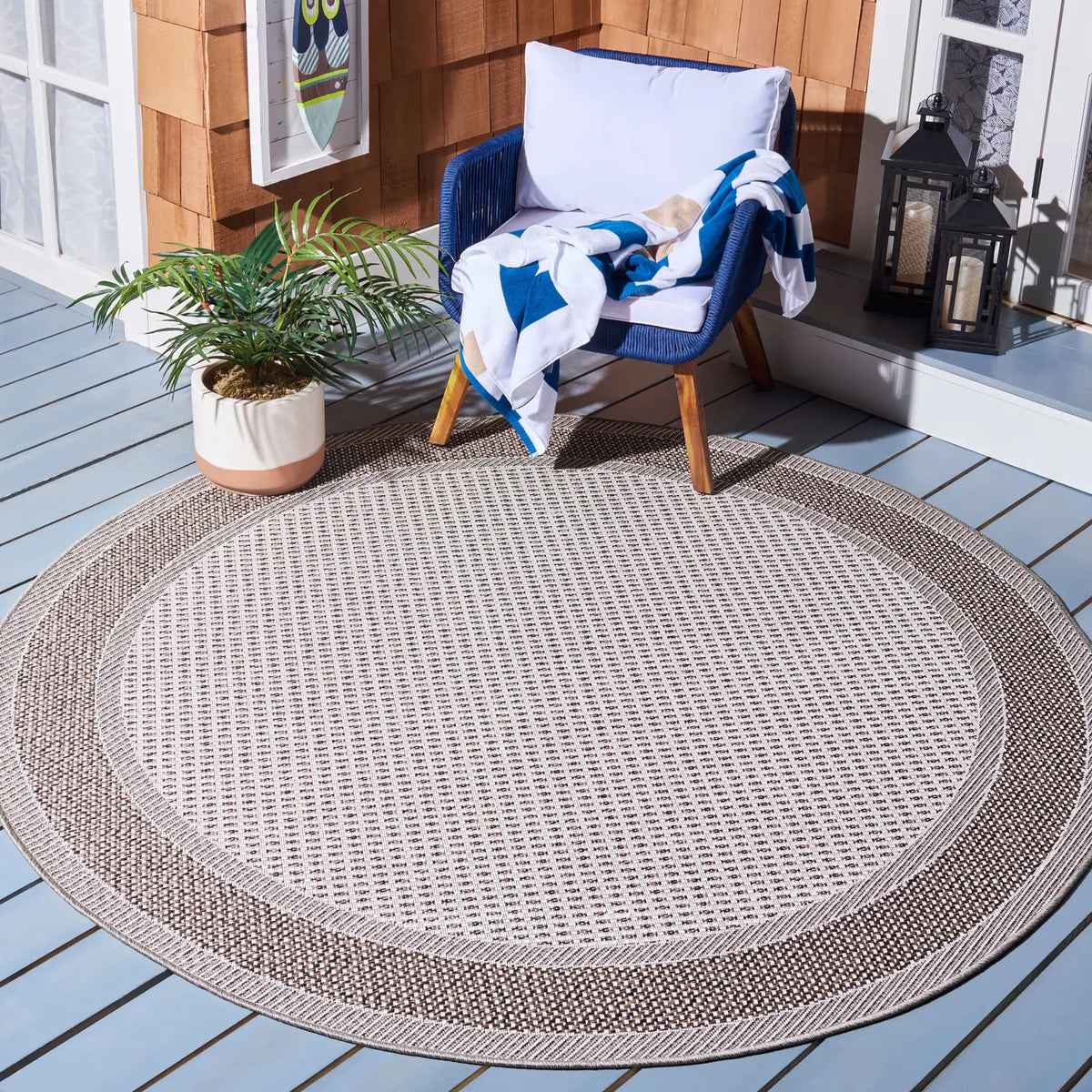 Safavieh Lakeside 200 6'-7" x 6'-7" Rug in Beige / Brown