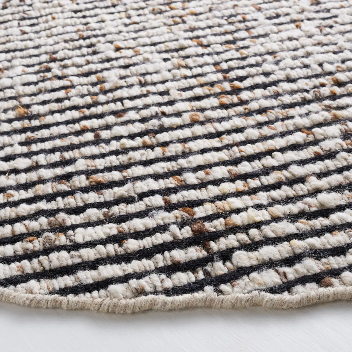Safavieh Natura 6'-0" x 6'-0" Rug in Black / Ivory