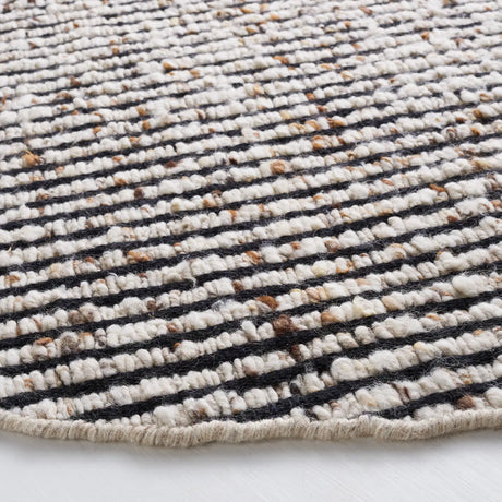 Safavieh Natura 6'-0" x 6'-0" Rug in Black / Ivory