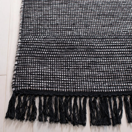 Safavieh Montauk 4'-0" x 6'-0" Rug in Charcoal / Black