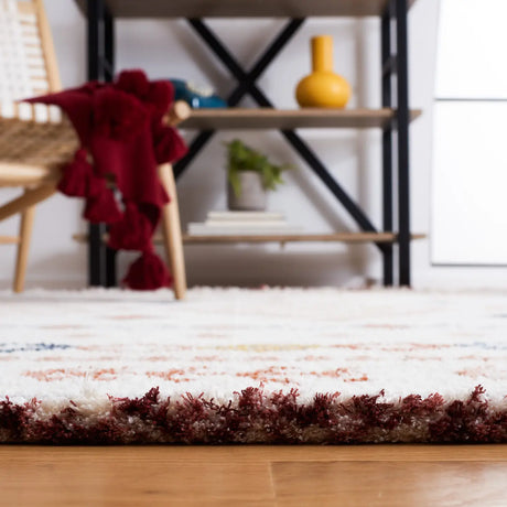 Safavieh Marrakesh 4'-0" x 6'-0" Rug in Ivory / Multi