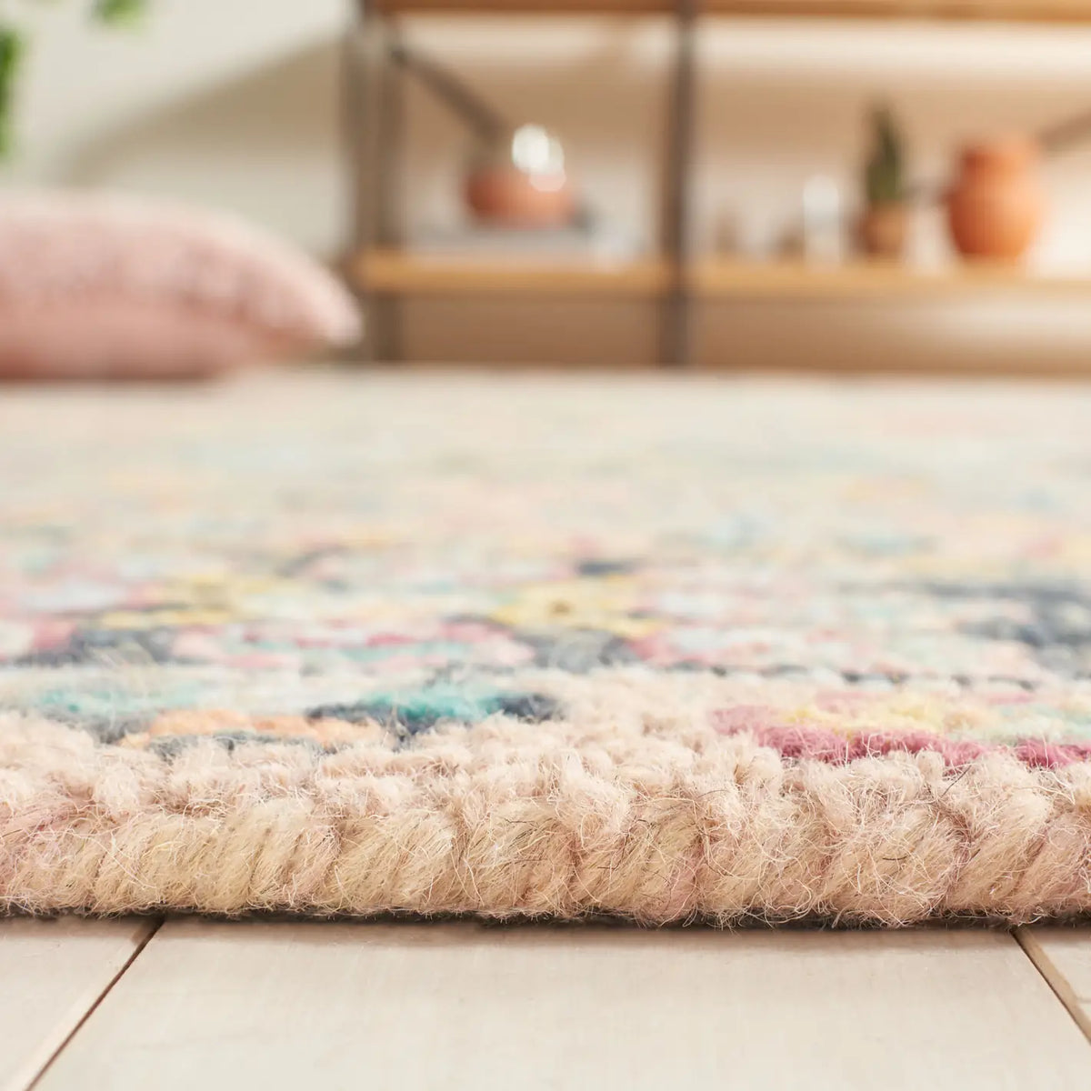Safavieh Blossom 4'-0" x 6'-0" Rug in Grey / Pink