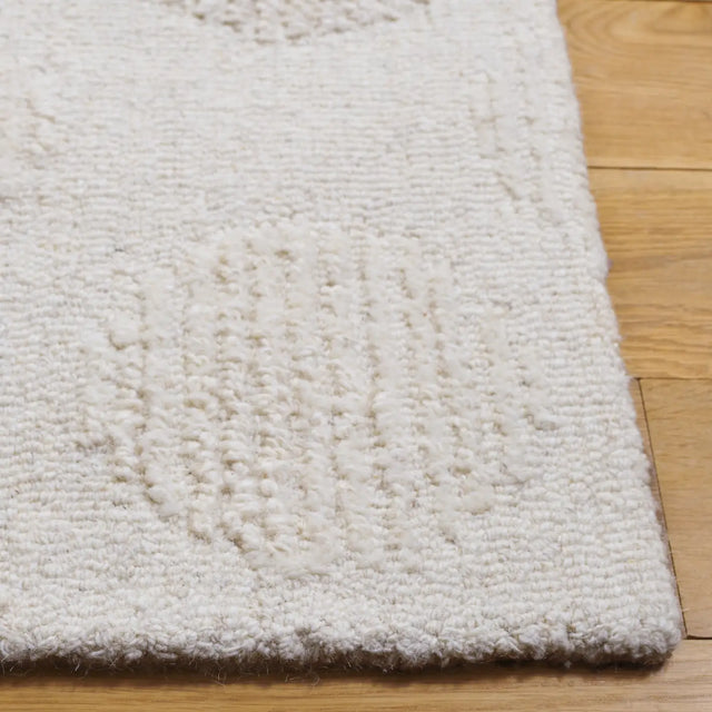 Safavieh Metro 2'-3" x 8'-0" Rug in Ivory