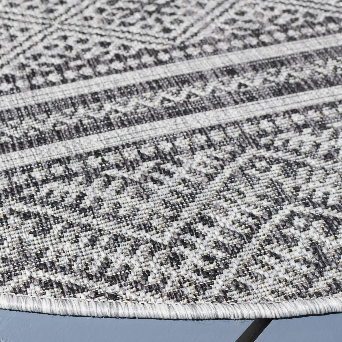 Safavieh Courtyard 5'-3" x 5'-3" Rug in Black / Grey