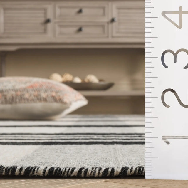 Safavieh Striped Kilim 4'-0" x 6'-0" Rug in Black / Ivory