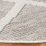Safavieh Lotus 6'-7" x 6'-7" Rug in Beige / Ivory