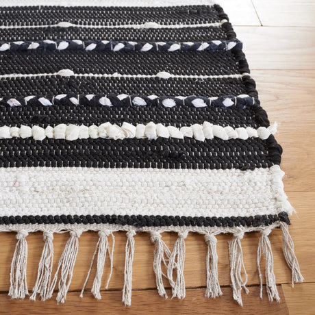 Safavieh Striped Kilim 4'-0" x 6'-0" Rug in Black / Ivory