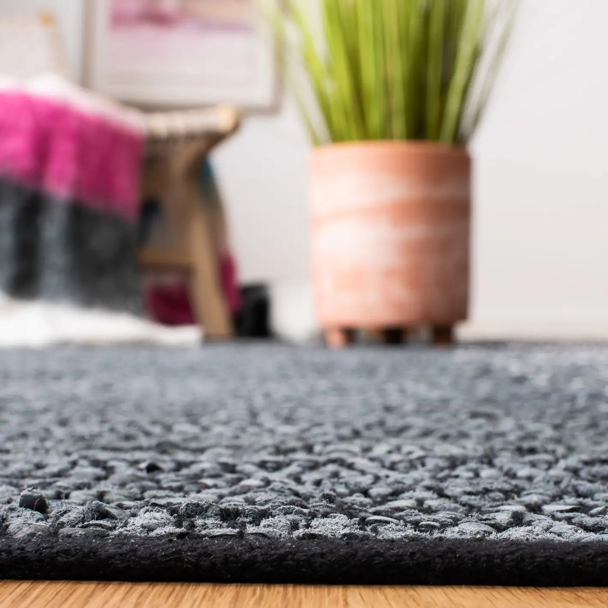 Safavieh Vintage Leather 4'-0" x 6'-0" Rug in Light Grey / Charcoal
