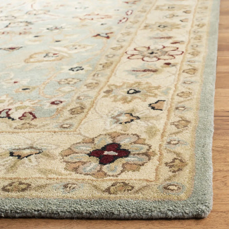 Safavieh Antiquity 4'-0" x 6'-0" Rug in Light Blue / Ivory
