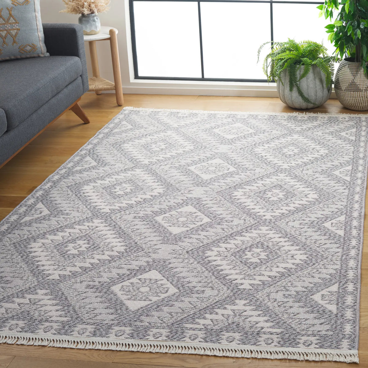 Safavieh Prairie 300 4'-0" x 6'-0" Rug in Grey / Ivory