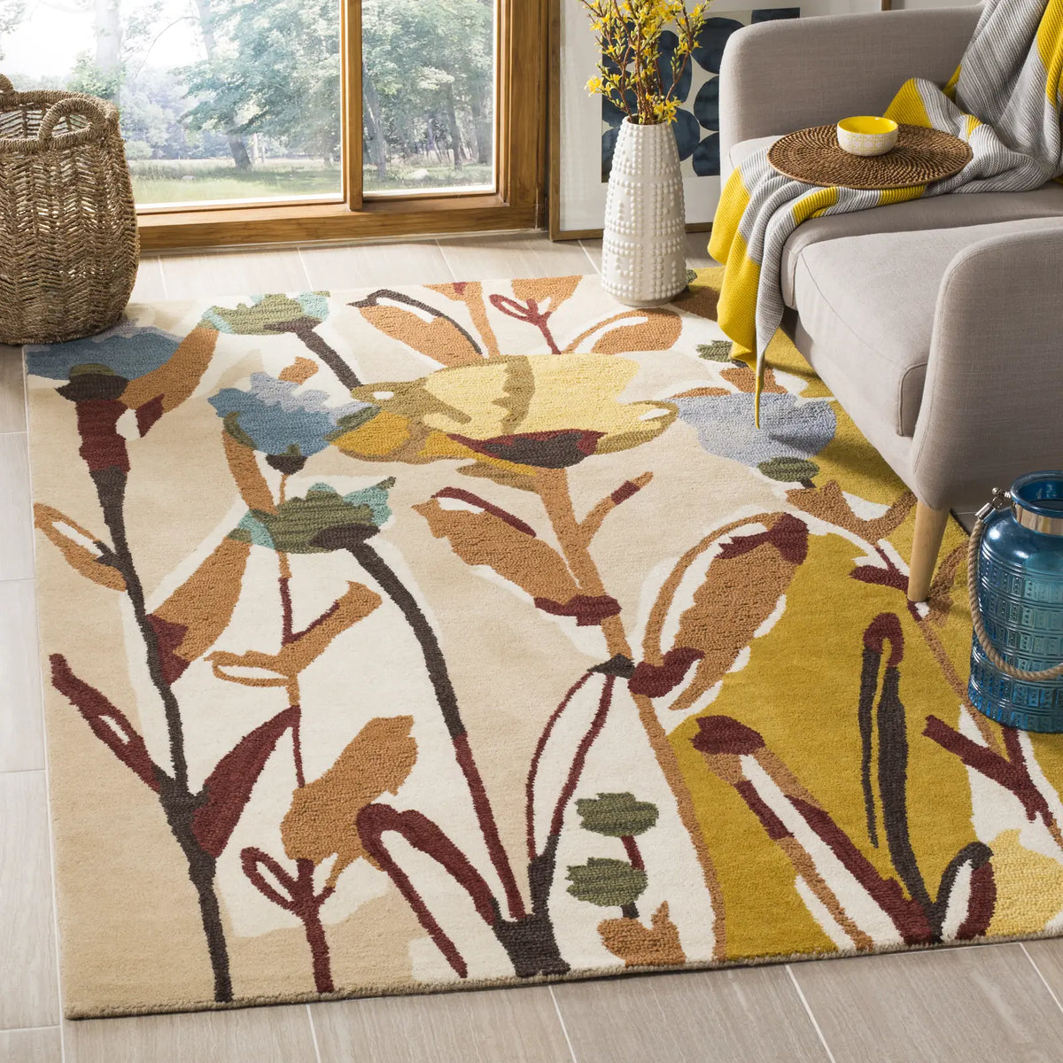 Safavieh Jardin 4'-0" x 6'-0" Rug in Ivory / Multi