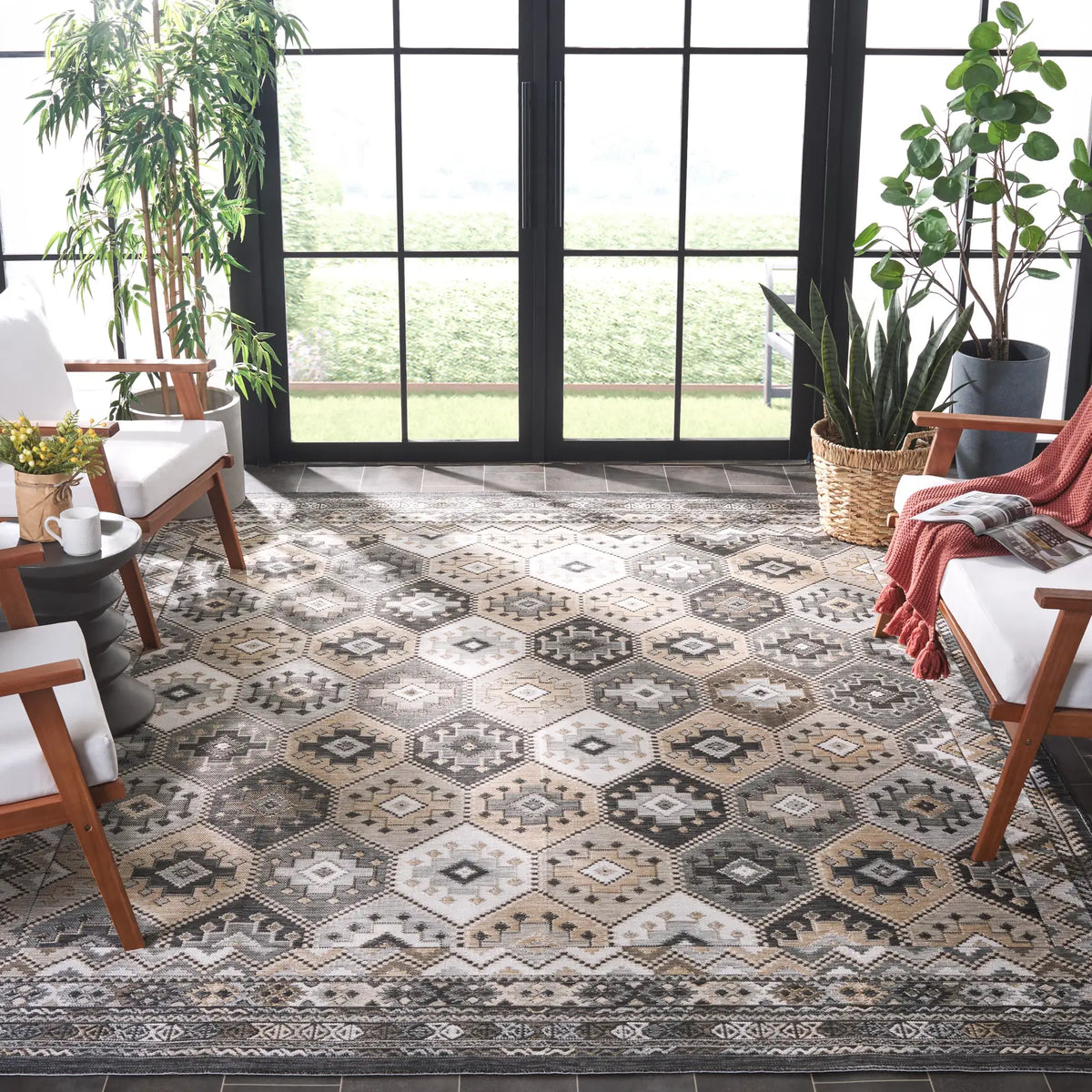 Safavieh Sunrise 8'-0" x 10'-0" Rug in Ivory / Grey Black