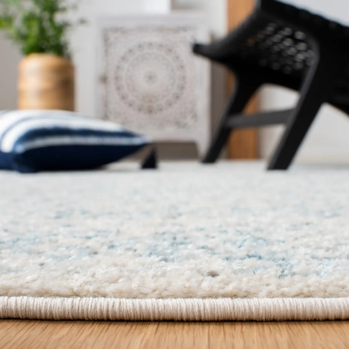 Safavieh Tulum 4'-0" x 6'-0" Rug in Ivory / Turquoise