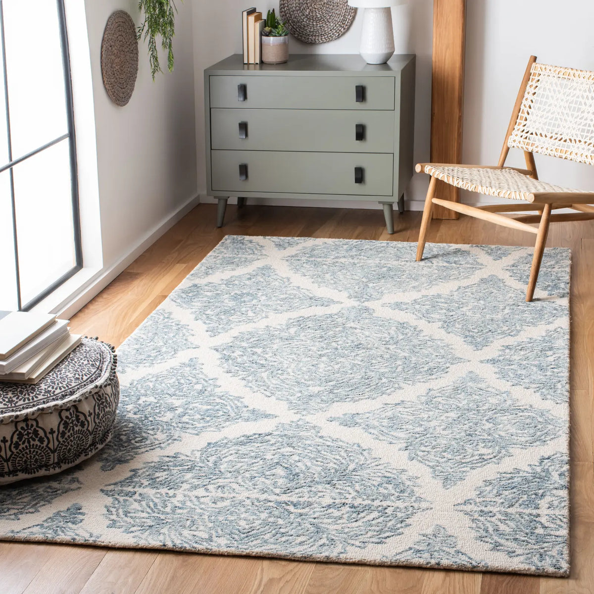 Safavieh Abstract 5'-0" x 8'-0" Rug in Ivory / Blue