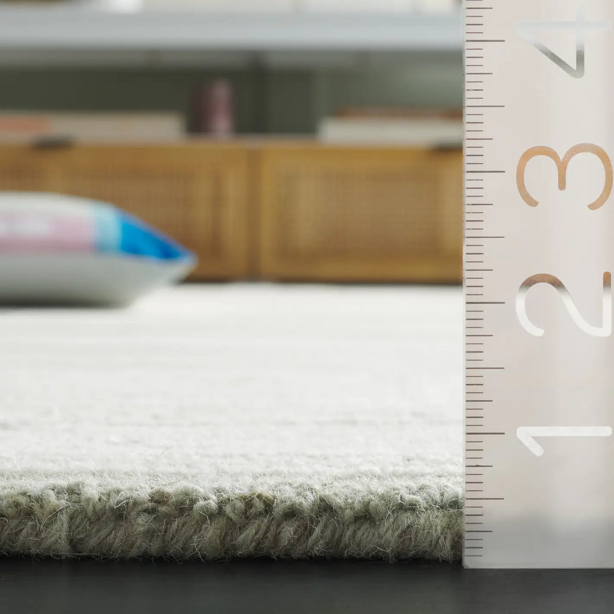 Safavieh Metro 4'-0" x 6'-0" Rug in Sage / Ivory