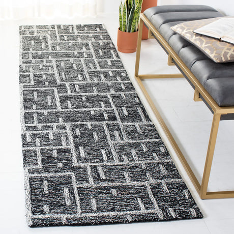 Safavieh Cambridge 2'-3" x 8'-0" Rug in Black / Ivory