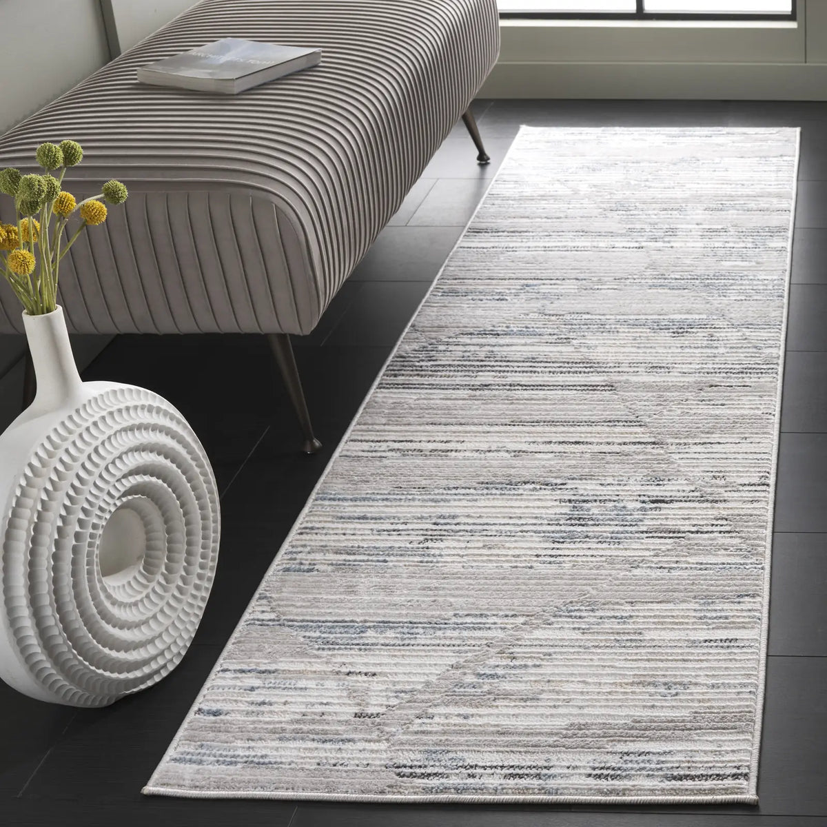 Safavieh Quincy 2'-2" x 8'-0" Rug in Ivory / Beige