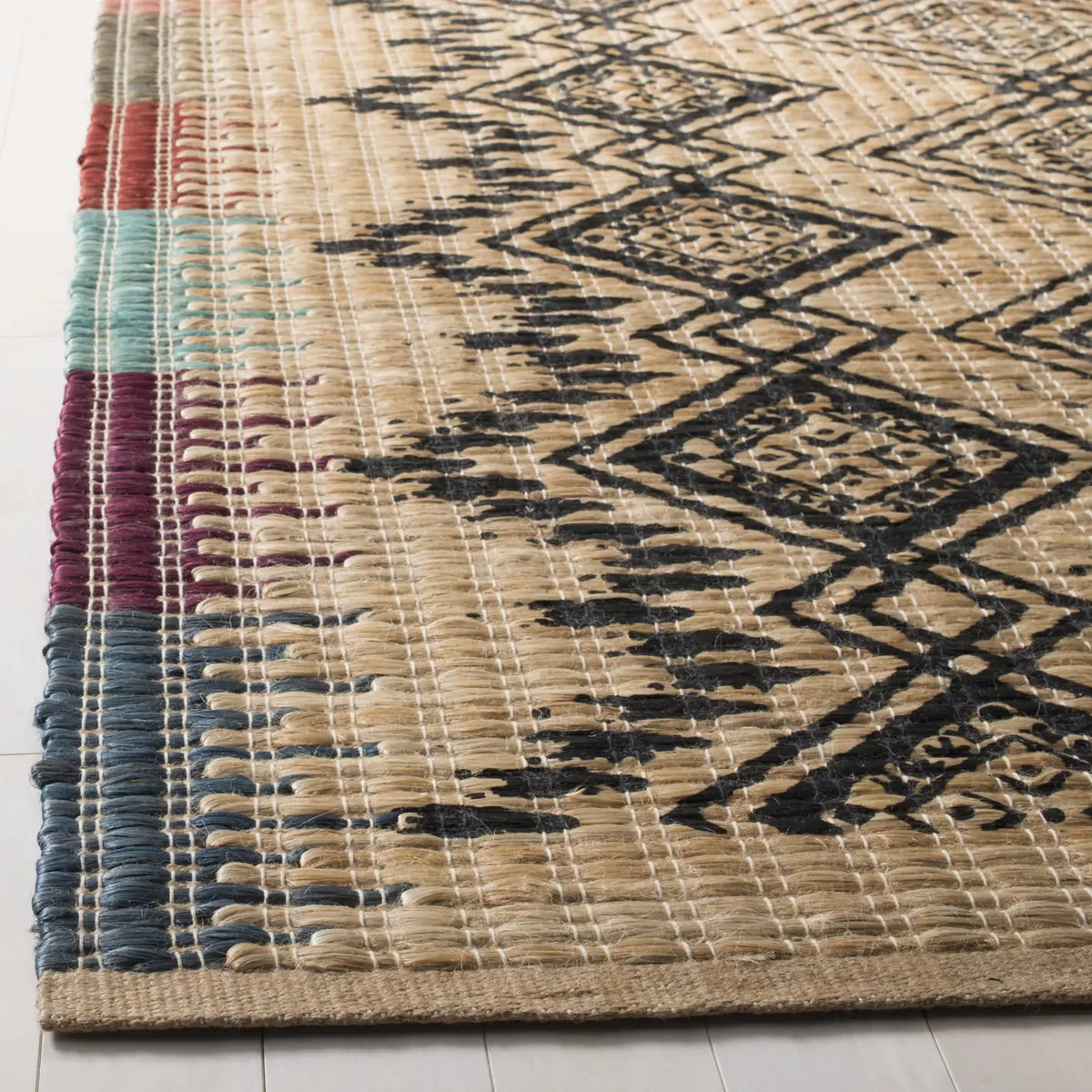 Safavieh Cape Cod 4'-0" x 6'-0" Rug in Natural / Black