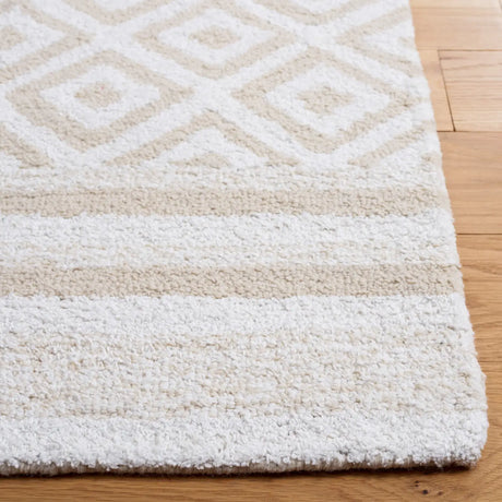 Safavieh Capri 4'-0" x 6'-0" Rug in Ivory / Beige