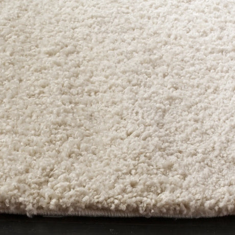 Safavieh Arizona Shag 6'-7" x 6'-7" Rug in Creme