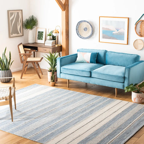 Safavieh Striped Kilim 6'-0" x 9'-0" Rug in Ivory / Blue