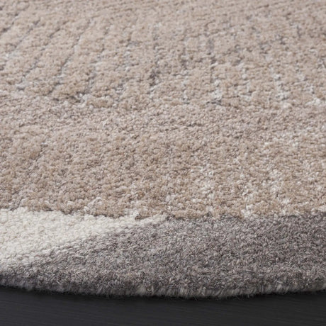 Safavieh Ebony 6'-0" x 6'-0" Rug in Beige / Ivory
