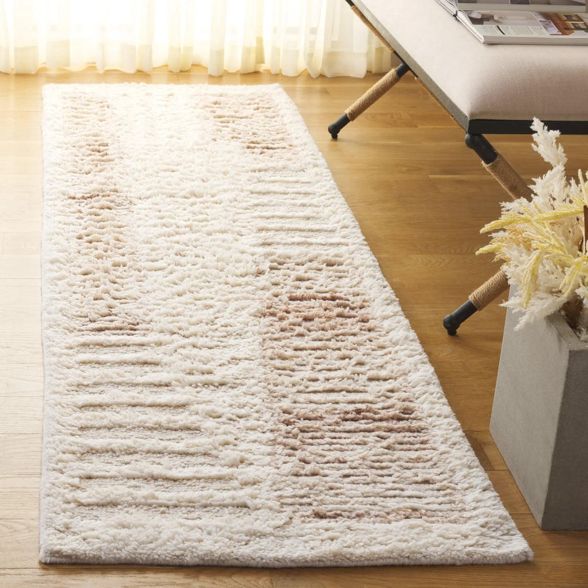 Safavieh Vermont 2'-3" x 8'-0" Rug in Ivory / Beige
