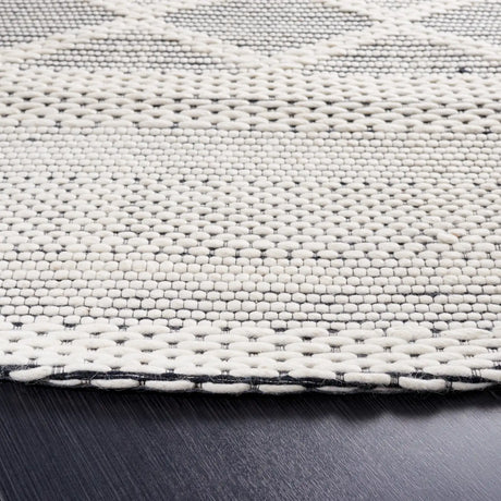Safavieh Vermont 6'-0" x 6'-0" Rug in Ivory / Black