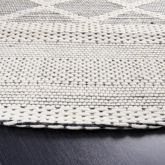 Safavieh Vermont 6'-0" x 6'-0" Rug in Ivory / Black