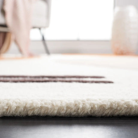 Safavieh Rodeo Drive 4'-0" x 6'-0" Rug in Ivory / Rust