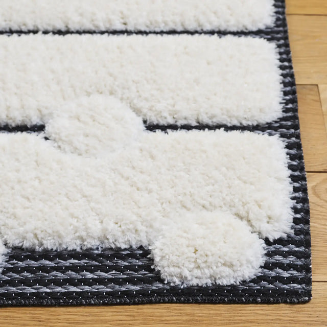 Safavieh Celebrity 800 4'-0" x 6'-0" Rug in Ivory / Black
