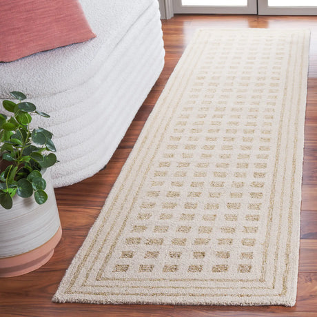 Safavieh Ebony 2'-3" x 9'-0" Rug in Ivory / Beige