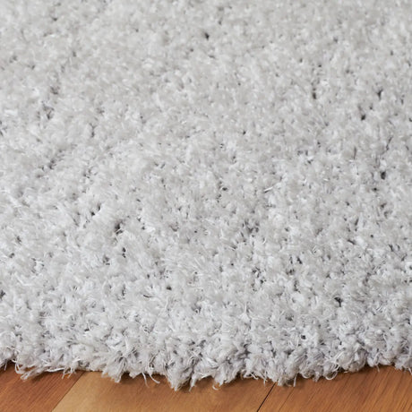 Safavieh Lindsay Shag 6'-7" x 6'-7" Rug in Grey