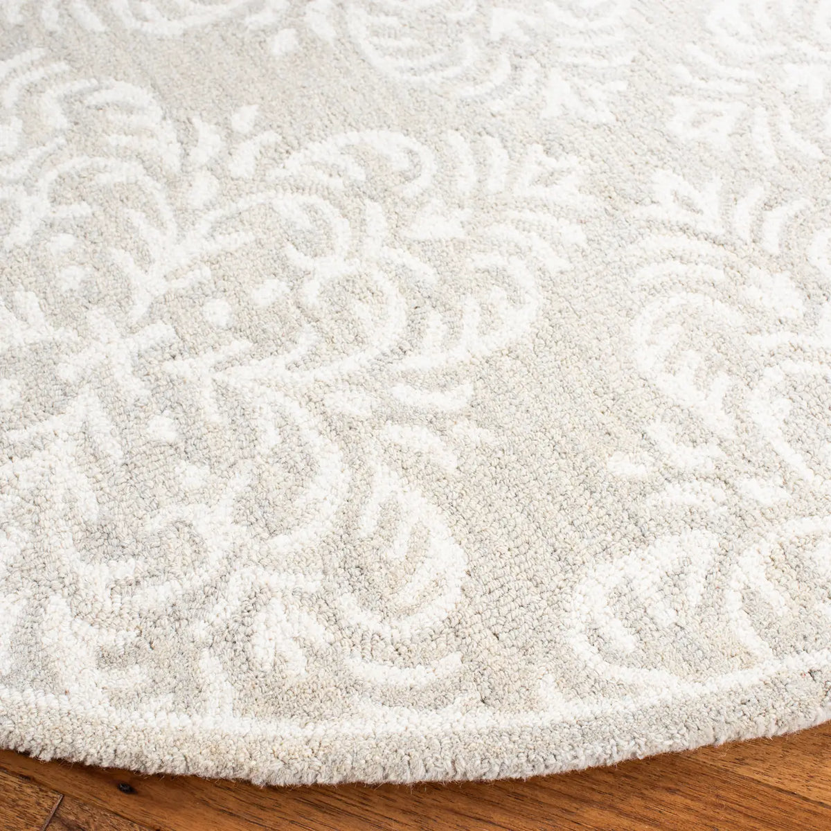 Safavieh Micro-Loop 5'-0" x 5'-0" Rug in Silver / Ivory