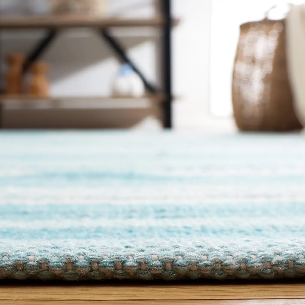 Safavieh Striped Kilim 4'-0" x 6'-0" Rug in Turquoise / Ivory