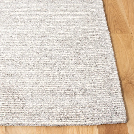 Safavieh Himalaya 4'-0" x 6'-0" Rug in Grey