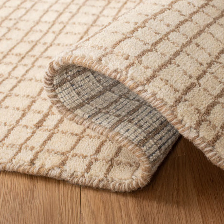 Safavieh Himalaya 4'-0" x 6'-0" Rug in Beige