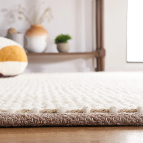 Safavieh Natura 4'-0" x 6'-0" Rug in Natural / Light Grey