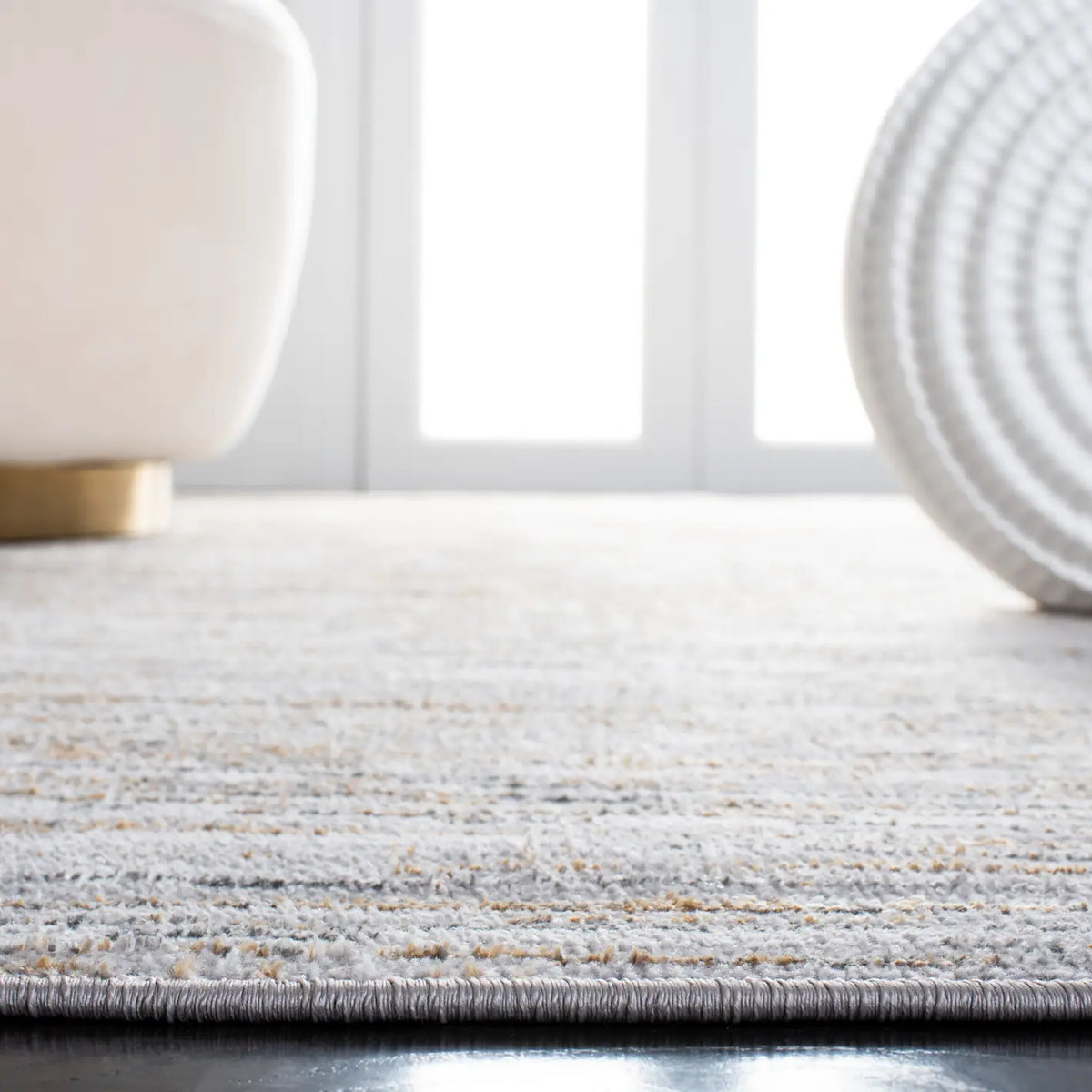 Safavieh Orchard 4'-5" x 6'-5" Rug in Grey / Gold