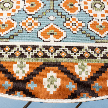 Safavieh Veranda 5'-3" x 5'-3" Rug in Green / Terracotta