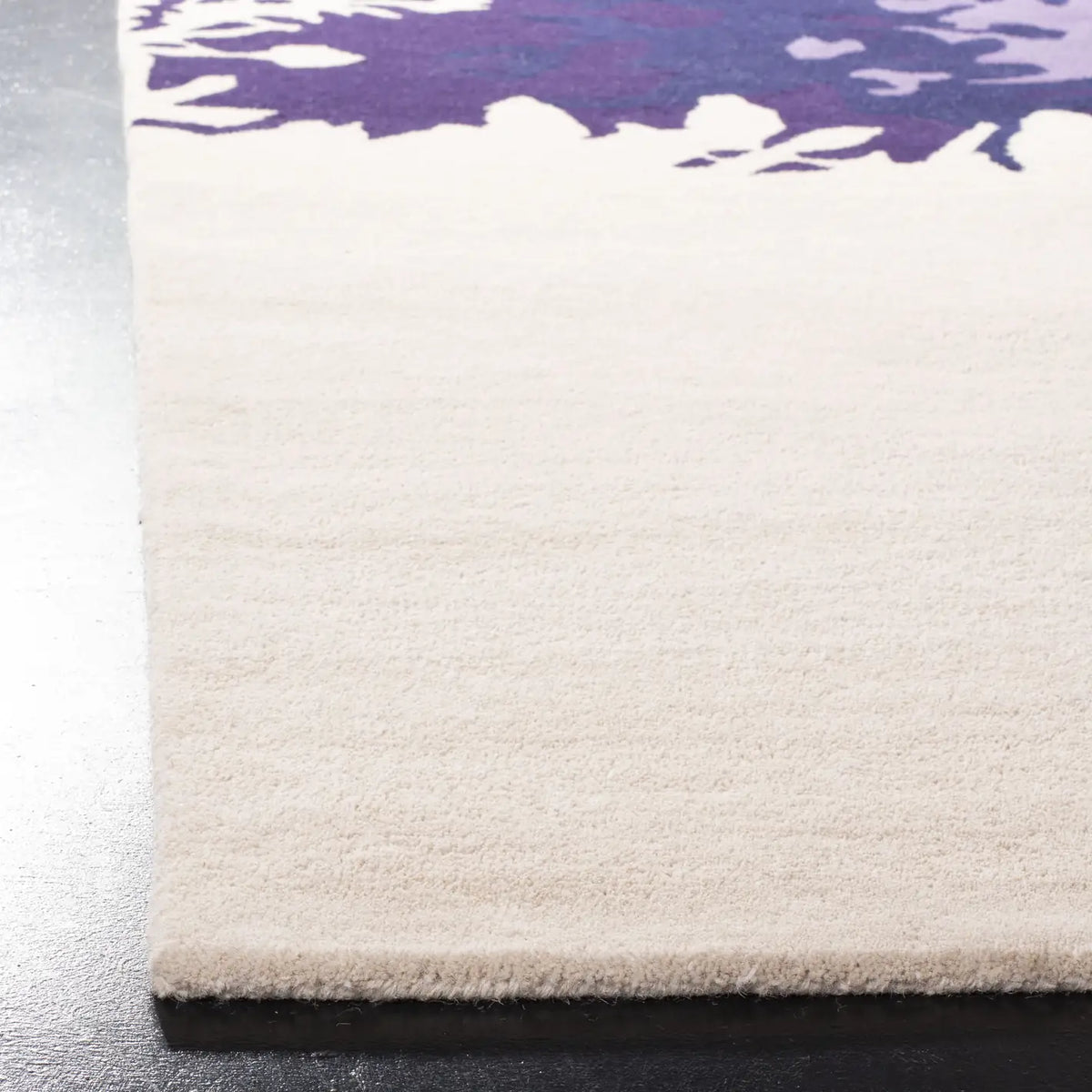 Safavieh Soho 5'-0" x 8'-0" Rug in Beige / Purple