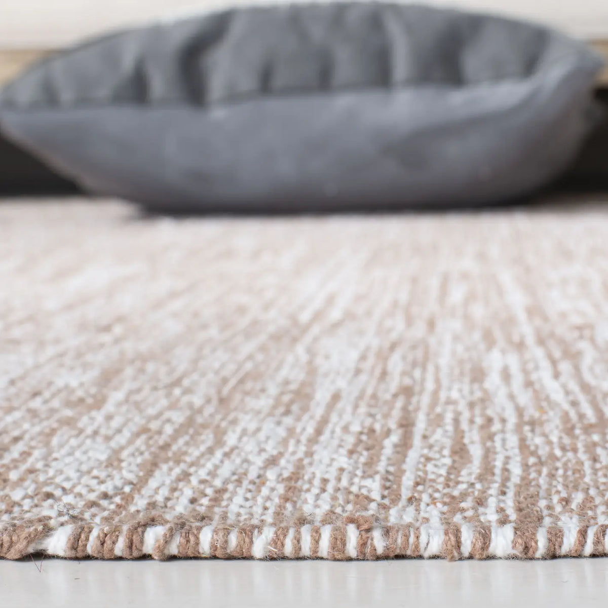 Safavieh Montauk 5'-0" x 8'-0" Rug in Brown