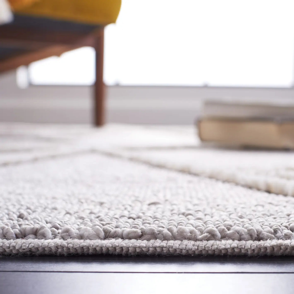 Safavieh Marrakesh 4'-0" x 6'-0" Rug in Grey / Ivory