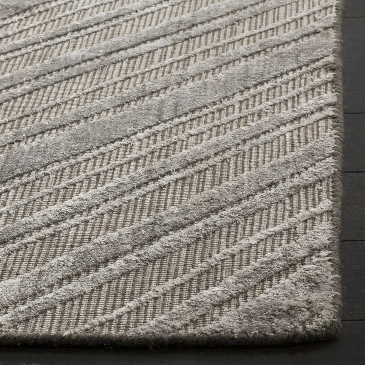 Safavieh Mirage 6'-0" x 9'-0" Rug in Grey